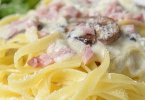 Fettuccine with Ham and Mushrooms Photo