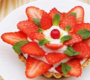 Tartlets with Strawberries Photo