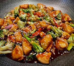 Sesame Chicken with Broccoli Photo