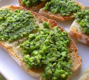 Bruschetta with Peas and Mint Photo