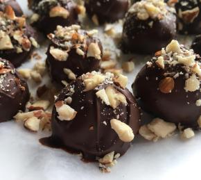 5-Ingredient Keto and Vegan Chocolate Almond Balls Photo