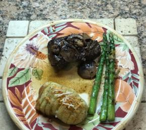 Easy Flat Iron Steak in Wine Sauce Photo