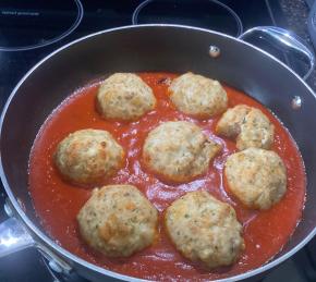 Mozzarella-Stuffed Pesto Turkey Meatballs Photo