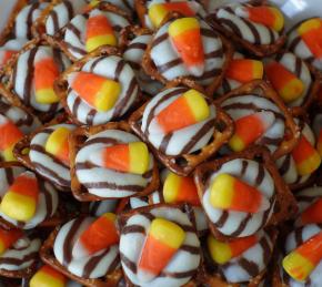 Chocolate-Candy Corn Pretzel Bites Photo