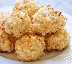 Pina Colada Macaroons Photo