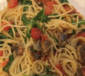 Pasta with Arugula and Tomatoes Photo