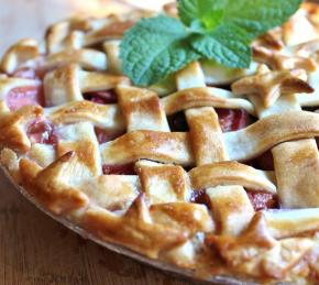 Strawberry Raisin Rhubarb Pie Photo