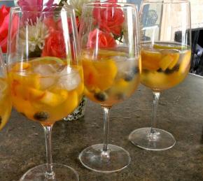 Amazing Peach Sangria Photo