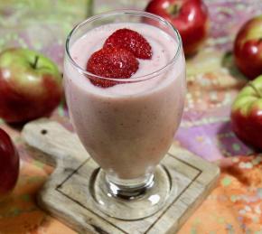 Apple, Strawberry, and Banana Smoothie Photo