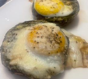 Stuffed Portobello Mushrooms with Egg and Pesto Photo